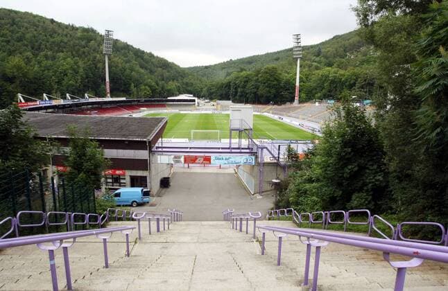 Fußball, Stadiongeschichte FC Erzgebirge Aue Innenansicht Erzgebirgsstadion - Heimspielstätte des FC Erzgebirge Aue Fußball Herren 3. Liga 2008 2009, Stadionstory, Fotostory, FC Erzgebirge Aue Totale Erzgebirgsstadion Aue Leere,