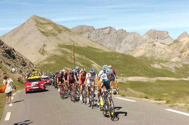 Cyril Dessel (Frankreich AG2R) führt auf dem Col de la Bonnette bei der Tour de France 2008 -  Radsport Herren Tour de France 2008, Rad, Radsport, Straßenradsport Totale 16. Etappe: Cuneo - Jausiers