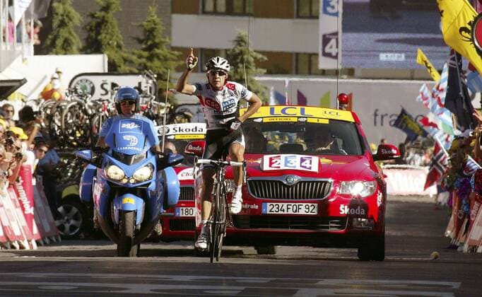 Carlos Sastre (Spanien CSC) gewinnt die 17. Etappe der Tour de France 2008 von Embrun nach L Alpe d Huez Radsport Herren Tour de France 2008, Straßenradsport, Straße, Rad, Einzelbild 17. Etappe: Embrun - L Alpe d Huez, lAlpe dHuez Freude,