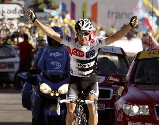 Carlos Sastre (Spanien CSC) gewinnt die 17. Etappe der Tour de France 2008 von Embrun nach L Alpe d Huez Radsport Herren Tour de France 2008, Straßenradsport, Straße, Rad, Einzelbild 17. Etappe: Embrun - L Alpe d Huez, lAlpe dHuez Freude, Begeisterung,
