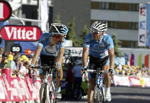 Peter Velits (Slowakei, li.) und Erik Zabel (Deutschland beide Milram) kommen gemeinsam ins Ziel Radsport Herren Tour de France 2008, Straßenradsport, Straße, Rad, Gruppe 17. Etappe: Embrun - L Alpe d Huez, lAlpe dHuez