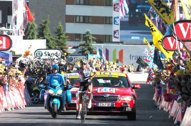 Carlos Sastre (Spanien CSC) gewinnt die 17. Etappe der Tour de France 2008 von Embrun nach L Alpe d Huez -  Radsport Herren Tour de France 2008, Straßenradsport, Straße, Rad, Einzelbild 17. Etappe: Embrun - L Alpe d Huez, LAlpe dHuez Freude,