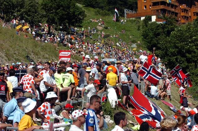 Fanmassen während der 17. Etappe der Tour de France 2008 von Embrun nach L Alpe d Huez -  Radsport Herren Tour de France 2008, Straßenradsport, Straße, Rad, Totale 17. Etappe: Embrun - L Alpe d Huez, LAlpe dHuez Masse,
