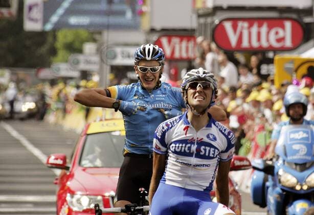 Marcus Burghardt (Deutschland Columbia, li.) gewinnt die 18. Etappe der Tour de France 2008 vor Carlos Barredo (Spanien Quick Step) Radsport Herren Tour de France 2008, Straßenradsport, Straße, Rad Gruppe 18. Etappe: Bourg D Oisans - Saint Etienne Freude, Begeisterung,