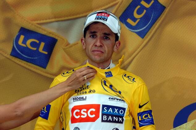 Carlos Sastre (Spanien CSC) - Siegerehrung im gelben Trikot -  Radsport Herren Tour de France 2008, Straßenradsport, Straße, Rad Einzelbild 19: Etappe: Roanne - Montlucon