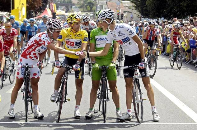 Führende der Einzelwertungen vor der letzten Etappe der Tour de France 2008, v.li.: Bernhard Kohl (Österreich Gerolsteiner), Carlos Sastre (CSC), Oscar Freire (beide Spanien Rabobank) und Andy Schleck ... -  Radsport Herren Tour de France 2008, Straßenradsport, Straße, Rad Gruppe 21. Etappe: Etampes - Paris Harmonie Kameradschaft