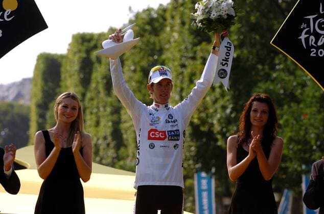 Andy Schleck (Luxemburg CSC), Gewinner des Weißen Trikots für den besten Jungprofi bei der Tour de France 2008 -  Radsport Herren Tour de France 2008, Straßenradsport, Straße, Rad, Siegerehrung Gruppe Champs Elysees, Elysee 21. Etappe: Etampes - Paris Freude,
