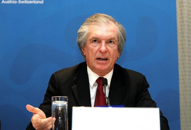 ÖFB Präsident Friedrich Stickler (Österreich) äußert sich auf einer Pressekonferenz zur Bilanz der Fußball Europameisterschaft 2008 -  Fußball EM Herren Bilanz Euro 2008, Pressekonferenz, Pressetermin Einzelbild Wien