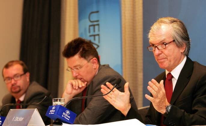 ÖFB Präsident Friedrich Stickler (Österreich, re.) und Martin Kallen (Schweiz Geschäftsführer Euro 2008) äußern sich auf einer Pressekonferenz zur Bilanz der Fußball Europameisterschaft 2008 -  Fußball EM Herren Bilanz Euro 2008, Pressekonferenz, Pressetermin Gruppe Wien Nachdenklichkeit, Skepsis,