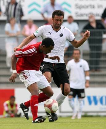 Sreto Ristic (Sandhausen, re.) gegen Jaime Colome (Kuba) Fußball Herren Saison 2008 2009, Test, Testspiel, Nationalteam, Nationaltrikot, SV Sandhausen - Kuba Gruppe Sandhausen Dynamik,