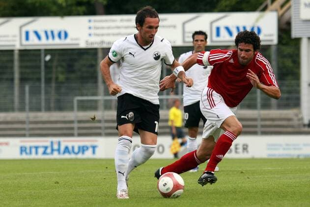 Roberto Pinto (Sandhausen, li.) gegen Jorge Luis Clavelot (Kuba) Fußball Herren Saison 2008 2009, Test, Testspiel, Nationalteam, Nationaltrikot, SV Sandhausen - Kuba Gruppe Sandhausen Dynamik,