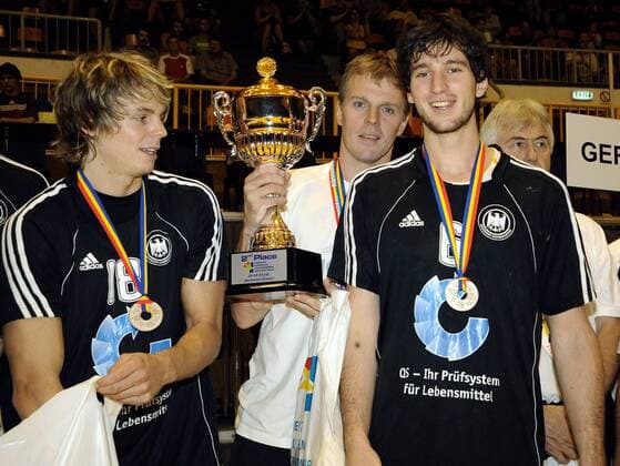 Deutschland ist Zweiter bei der Junioren EM 2008- v.li.: Kai Häfner, Bundestrainer Martin Heuberger und Sebastian Faißt Handball Länderspiel Herren Junioren EM 2008, U20, U 20, Nationalteam, Nationaltrikot, Finale Gruppe Bukarest