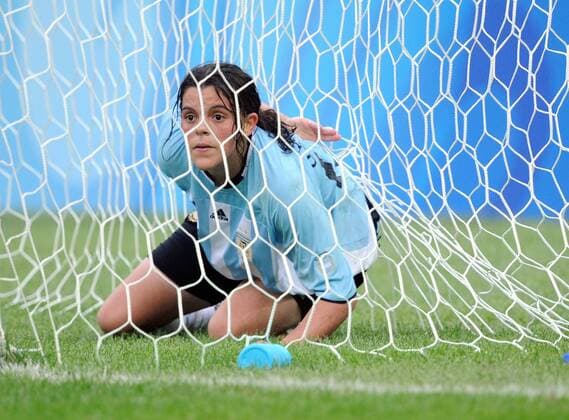 Maria Quinones (Argentinien) am Boden - Fußball OS Sommer Damen Olympische Spiele Peking 2008, Sommerspiele, Länderspiel, Frauen, Frauenfußball Einzelbild Tianjin