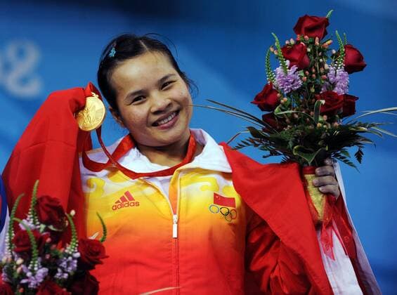 Chen Xiexia (China) - Olympiasiegerin in der Klasse bis 48 kg -  Gewichtheben OS Sommer Damen Olympische Spiele Peking 2008, Sommerspiele, Klasse bis 48 kg, 48kg, Kilogramm Einzelbild Peking Freude,