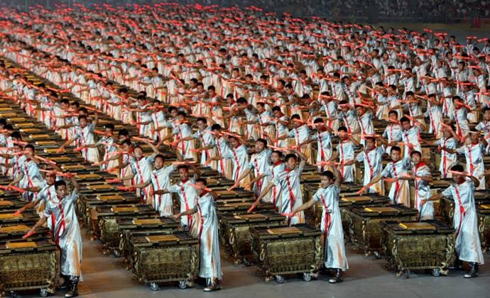 2008 Fou Trommler während der Eröffnungsfeier der Olympischen Sommerspiele in Peking 2008 OS Sommer Olympische Spiele 2008, Sommerspiele, Eröffnungsfeier, Eröffnung, Eröffnungszeremonie, Zeremonie Totale Peking Masse,