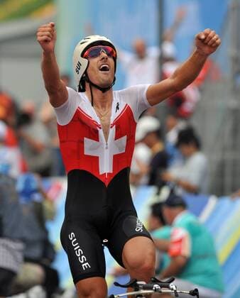 Fabian Cancellara (Schweiz) - Olympiasieger im Einzelzeitfahren Radsport OS Sommer Herren Olympische Spiele Peking 2008, Sommerspiele, Nationaltrikot, Zeitfahren, Einzelzeitfahren Rad Straße Einzelbild Peking Freude,