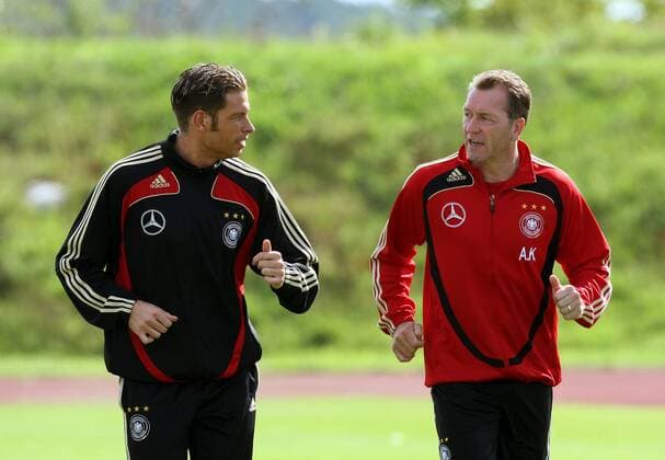 Torwarttrainer Andreas Köpke (re.) im Gespräch mit Torwart Tim Wiese (beide Deutschland) Fußball Herren Nationalteam 2008, Training Gruppe Herzogenaurach