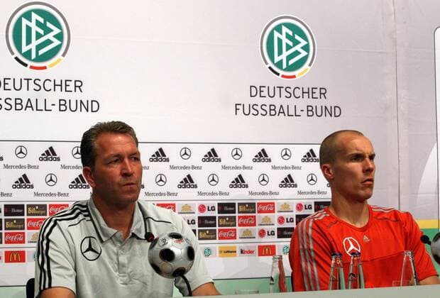Torwarttrainer Andreas Köpke (li.) und Torwart Robert Enke (beide Deutschland) während der Pressekonferenz des DFB Fußball Herren Nationalteam 2008, Pressekonferenz, Pressetermin Gruppe Herzogenaurach