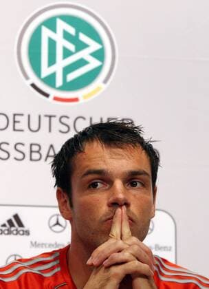 Heiko Westermann (Deutschland) nachdenklich während der Pressekonferenz Fußball Herren Nationalteam 2008, Pressekonferenz, Pressetermin Porträt Herzogenaurach Nachdenklichkeit,