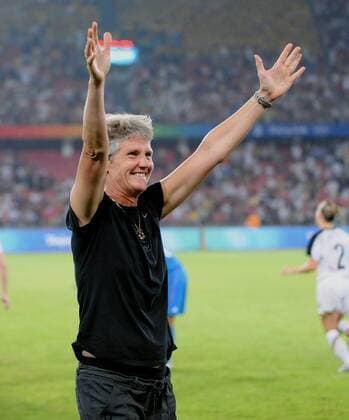 Nationaltrainerin Pia Sundhage (USA) jubelt - Fußball OS Sommer Damen Olympische Sommerspiele Peking 2008, Spiele, Länderspiel, Nationalmannschaft, Nationaltrikot Einzelbild Peking Freude,