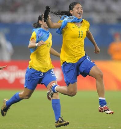 Cristiane (Brasilien) - Schlussjubel - Fußball OS Sommer Damen Olympische Spiele Peking 2008, Sommerspiele, Länderspiel, Nationalmannschaft, Nationaltrikot Einzelbild Shanghai Freude,