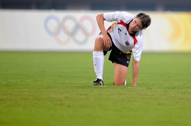 Annike Krahn (Deutschland) enttäuscht - Fußball OS Sommer Damen Olympische Spiele Peking 2008, Sommerspiele, Länderspiel, Nationalmannschaft, Nationaltrikot Einzelbild Shanghai Enttäuschung,