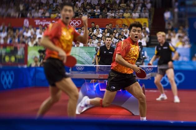 Olympia, Historie, Rückblick auf die Sommerspiele 2008 in Peking Wang Hao (re.) und Wang Liqin (beide China, vorn) jubeln gegen Timo Boll (hi.li.) und Christian Süß (beide Deutschland) Tischtennis OS Sommer Herren Olympische Spiele Peking 2008, Sommerspiele, Teamwertung Teamwettbewerb Finale Gruppe Peking