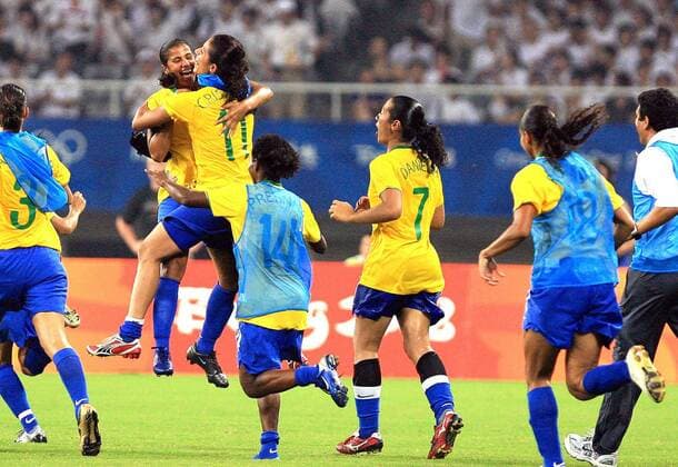 Schlussjubel Brasilien -  Fußball OS Sommer Damen Olympische Spiele 2008, Sommerspiele Peking Nationalmannschaft Nationaltrikot Länderspiel Halbfinale Gruppe Shanghai Freude, Begeisterung,