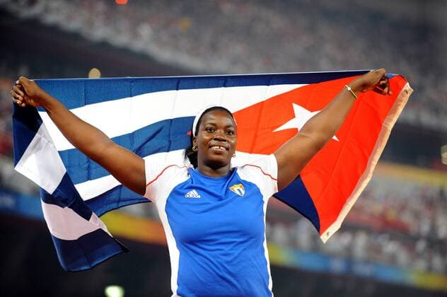 Yarelys Barrios (Kuba) - 2. Platz im Diskuswurf bei den olympischen Spielen 2008 -  Leichtathletik OS Sommer Damen Olympische Spiele Peking 2008, Sommerspiele, Nationaltrikot, Diskuswurf Einzelbild Peking Freude,