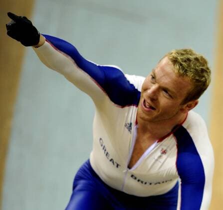 Chris Hoy (Großbritannien) - Olympiasieger 2008 im Sprint -  Radsport OS Sommer Herren Olympische Spiele Peking 2008, Sommerspiele, Nationaltrikot Einzelbild Peking Freude,