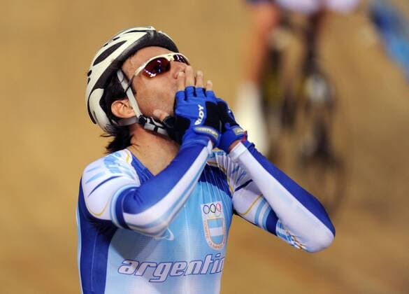 Walter Fernando Perez (Argentinien) - Olympiasieger 2008 im Bahnrad Madison -  Radsport OS Sommer Herren Olympische Spiele Peking 2008, Sommerspiele, Nationaltrikot, Einzelbild Peking Freude,