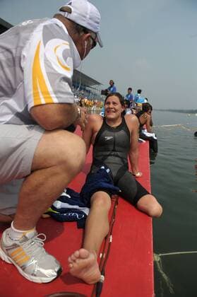 Natalie du Toit (Südafrika) mit ihrem Trainer -  Schwimmen OS Sommer Damen Olympische Sommerspiele Peking 2008, Spiele, Langstrecke, Langstreckenschwimmen, 10km, Gruppe Peking