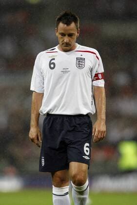 John Terry (England) enttäuscht - EDITORIAL USE ONLY. No use with unauthorised audio, video, data, fixture lists, club league logos or live services. Online in-match use limited to 120 images, no video emulation. No use in betting, games or single club league player publications. Fußball Länderspiel Herren Freundschaftsspiel 2008, Test, Testspiel, Nationalteam, Nationaltrikot, Einzelbild London Enttäuschung,