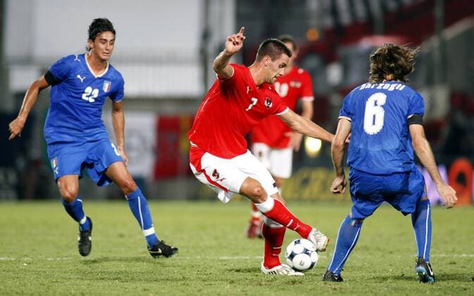 Stefan Maierhofer (Österreich, Mitte) gegen Alberto Aquilani (li.) und Andrea Barzagli (beide Italien) -  Fußball Länderspiel Herren Freundschaftsspiel 2008, Test, Testspiel, Nationalteam, Nationaltrikot, Vdig Gruppe Nizza Dynamik,