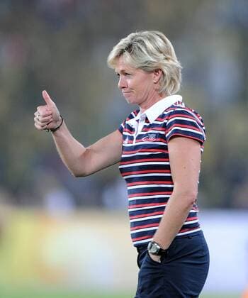 Bundestrainerin Silvia Neid (Deutschland) - thumbs up - Fußball OS Sommer Damen Olympische Spiele Peking 2008, Sommerspiele, Länderspiel, Nationalmannschaft, Einzelbild Peking Freude,