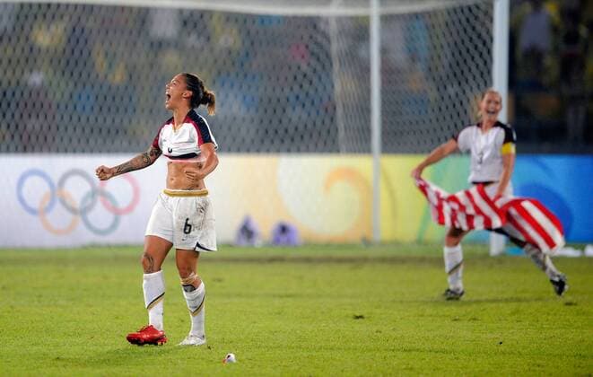 Schlussjubel USA mit Natasha Kai - sie sind Olympiasieger 2008 - Fußball OS Sommer Damen Olympische Sommerspiele Peking 2008, Spiele, Länderspiel, Nationalmannschaft, Finale Einzelbild Peking Freude,