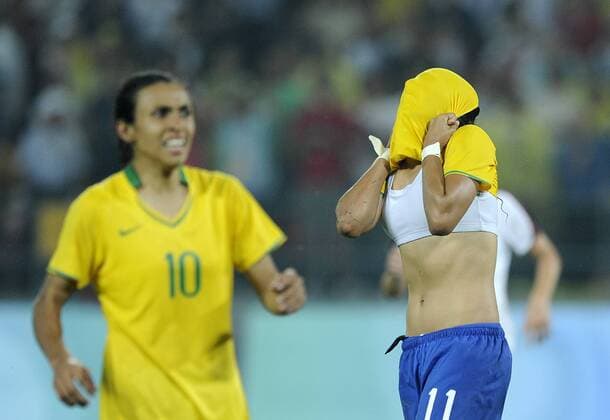 Cristiane (re.) und Marta (beide Brasilien) enttäuscht - Fußball OS Sommer Damen Olympische Sommerspiele Peking 2008, Spiele, Länderspiel, Nationalmannschaft, Finale Gruppe Peking Enttäuschung, Verzweiflung,