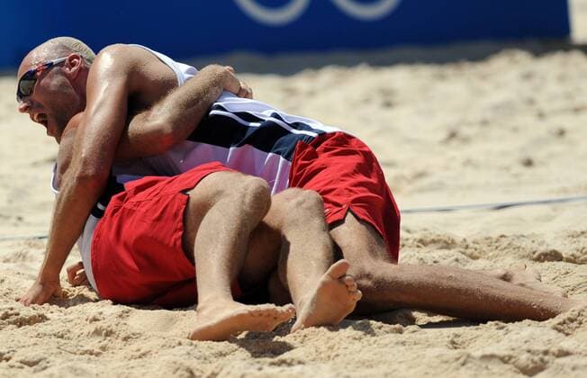 Philip Dalhausser (re.) und Todd Rogers (beide USA) - Olympiasieger 2008 im Beachvolleyball -  Beachvolleyball OS Sommer Herren Olympische Spiele 2008, Sommerspiele, Beach, Finale Gruppe Peking Freude, Begeisterung,