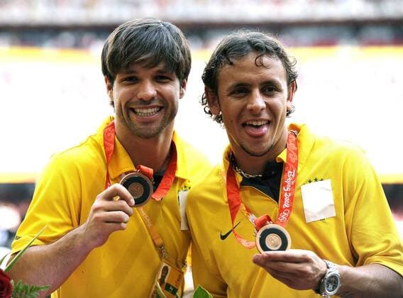 Diego (li.) und Rafinha (beide Brasilien) - Olympia Dritter 2008 in Peking - Fußball OS Sommer Herren Olympische Spiele Peking 2008, Sommerspiele, Nationalmannschaft, Gruppe Olympiateam Peking Freude,