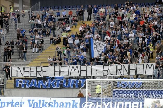 Fußball, Stadiongeschichte FSV Frankfurt Unserer Heimat Bornheim - Fans des FSV Frankfurt fühlen sich nur als Gast in der Commerzbank Arena und sehen sich nach der Rückkehr zum Bornheimer Hang Fußball 2. BL Herren Saison 2008 2009, FSV Frankfurt Totale Frankfurt M.