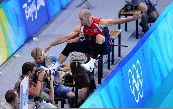 William Priddy (USA) nimmt jede Hürde -  Volleyball OS Sommer Herren Olympische Spiele Peking 2008, Sommerspiele, Nationalteam, Nationaltrikot, Finale Gruppe Peking Dynamik,