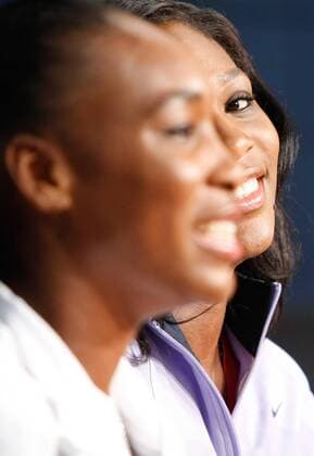 Serena (re.) und Venus Williams (beide USA) - Pressekonferenz zu den US Open 2008 -  Tennis Damen US Open 2008, Grand Slam, Pressekonferenz, Pressetermin WTA Tour Gruppe Flushing Meadow New York, NY, N.Y. Freude,