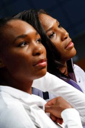 Serena (re.) und Venus Williams (beide USA) - Pressekonferenz zu den US Open 2008 -  Tennis Damen US Open 2008, Grand Slam, WTA Tour, Pressekonferenz, Pressetermin Gruppe Flushing Meadow New York, NY, N.Y.