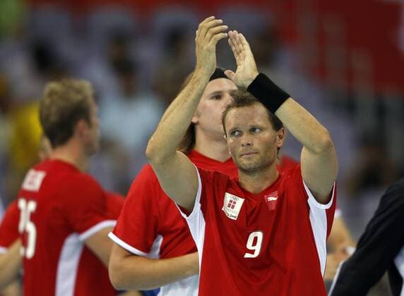 Lars Christiansen (Dänemark) applaudiert enttäuscht -  Handball OS Sommer Herren Olympische Spiele 2008, Sommerspiele, Nationalmannschaft, Nationaltrikot, Länderspiel, Einzelbild Peking Enttäuschung,
