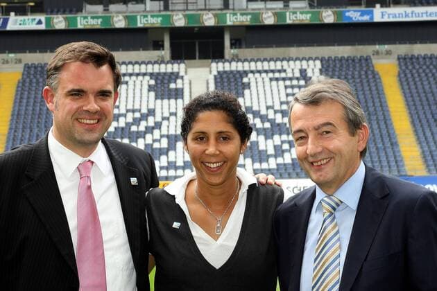 Gesamtkoordinator Ulrich Wolter (li.), OK Präsidentin Steffi Jones und DFB Generalsekretär Wolfgang Niersbach (alle Deutschland) in der Commerzbank Arena Fußball WM Damen WM 2011, Frauen, Frauenfußball, Vorschau, Pressetermin 2008 Gruppe Frankfurt M.