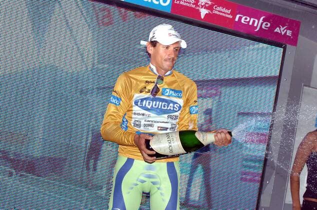 Filippo Pozzato (Italien Liquigas) gewinnt beim Prolog der Vuelta 2008 mit seinem Team das Mannschaftszeitfahren und übernimmt das gelbe Trikot des Gesamtführenden -  Radsport Herren Vuelta a Espana 2008, Spanienrundfahrt, Straßenradsport, Straße, Rad, Prolog, Zeitfahren Einzelbild 1. Etappe: Granada Freude,