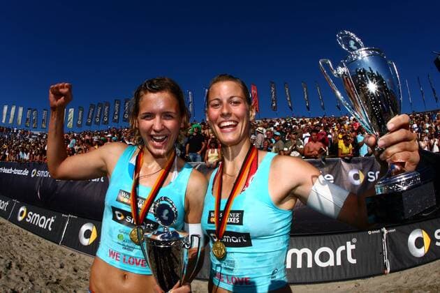 Laura Ludwig (li.) und Sara Goller (beide Deutschland) - Deutsche Meisterinnen 2008 - Beachvolleyball LM Damen Deutsche Meisterschaft 2008, Landesmeisterschaft, DM, Beach, Finale Gruppe Timmendorfer Strand Timmendorf Freude,