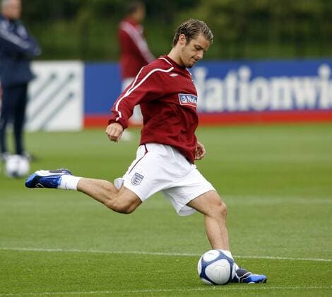 David Bentley (England) - EDITORIAL USE ONLY. No use with unauthorised audio, video, data, fixture lists, club league logos or live services. Online in-match use limited to 120 images, no video emulation. No use in betting, games or single club league player publications. Fußball Herren Nationalmannschaft 2008, Training Einzelbild Dynamik,
