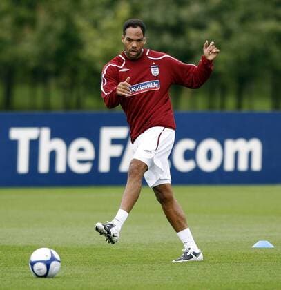 Jolean Lescott (England) - EDITORIAL USE ONLY. No use with unauthorised audio, video, data, fixture lists, club league logos or live services. Online in-match use limited to 120 images, no video emulation. No use in betting, games or single club league player publications. Fußball Herren Nationalmannschaft 2008, Training Einzelbild Dynamik,