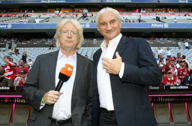 Winfried Schäfer (li.) und Sportdirektor Rudi Völler (Bayer 04 Leverkusen beide Deutschland) während Oliver Kahns Abschiedsspiels Fußball Herren Oliver Kahns Abschiedsspiel 2008, Servus Olli, FC Bayern München Gruppe München